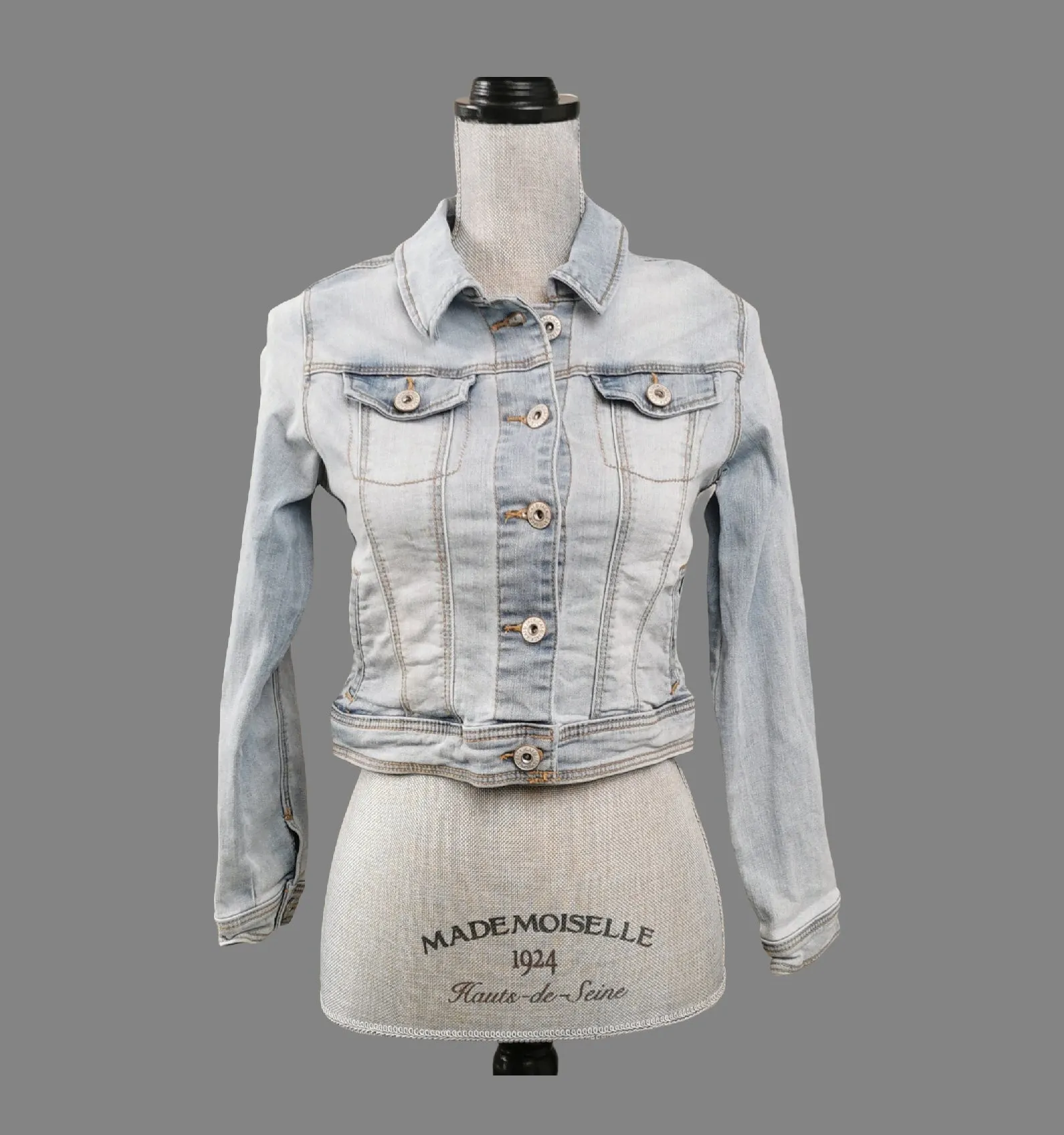 GIRL SIZE LARGE (10/12 YEARS) - CAT & JACK, Cropped, Light Blue Denim Jacket VGUC B39