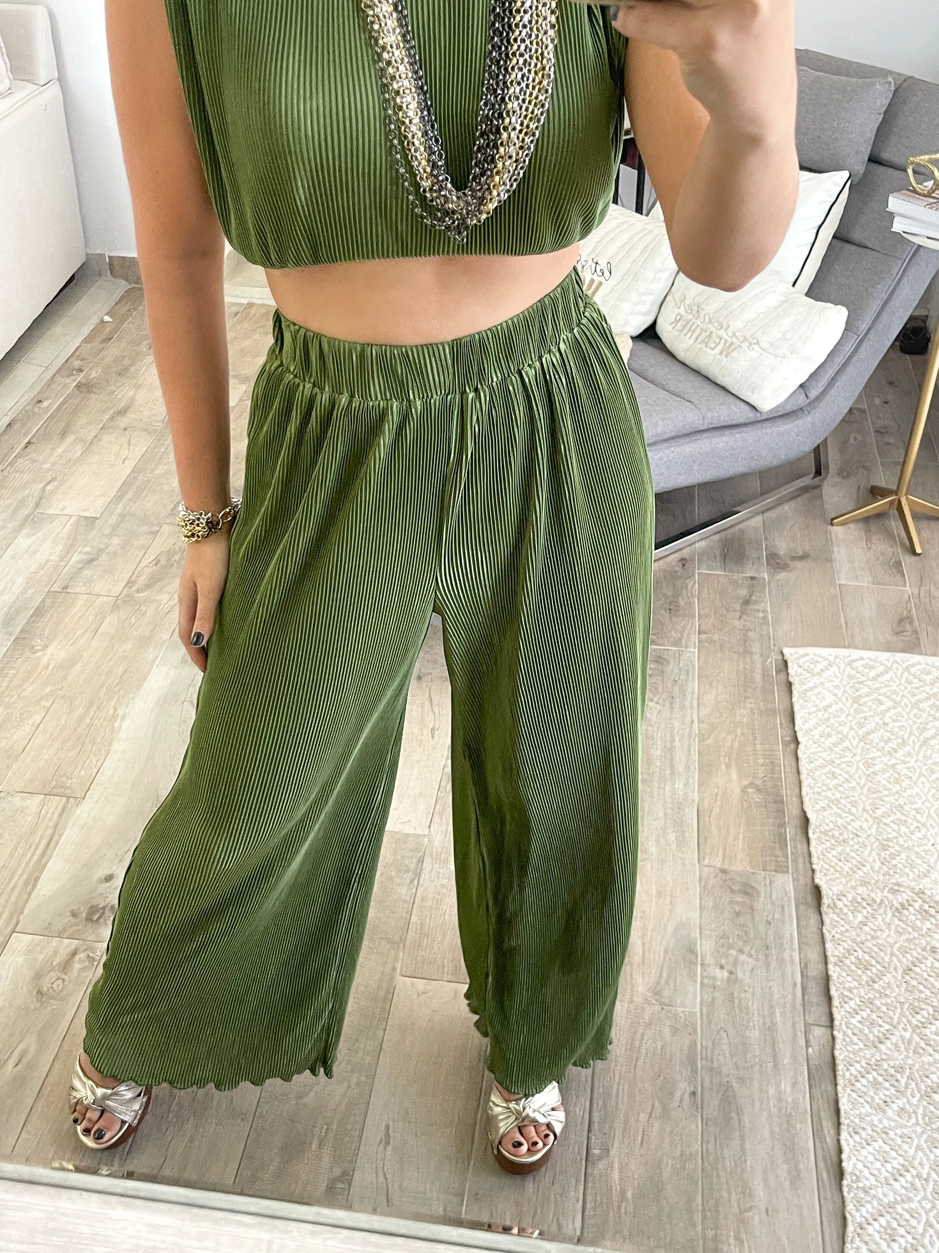 OLIVE PLEATED PANTS