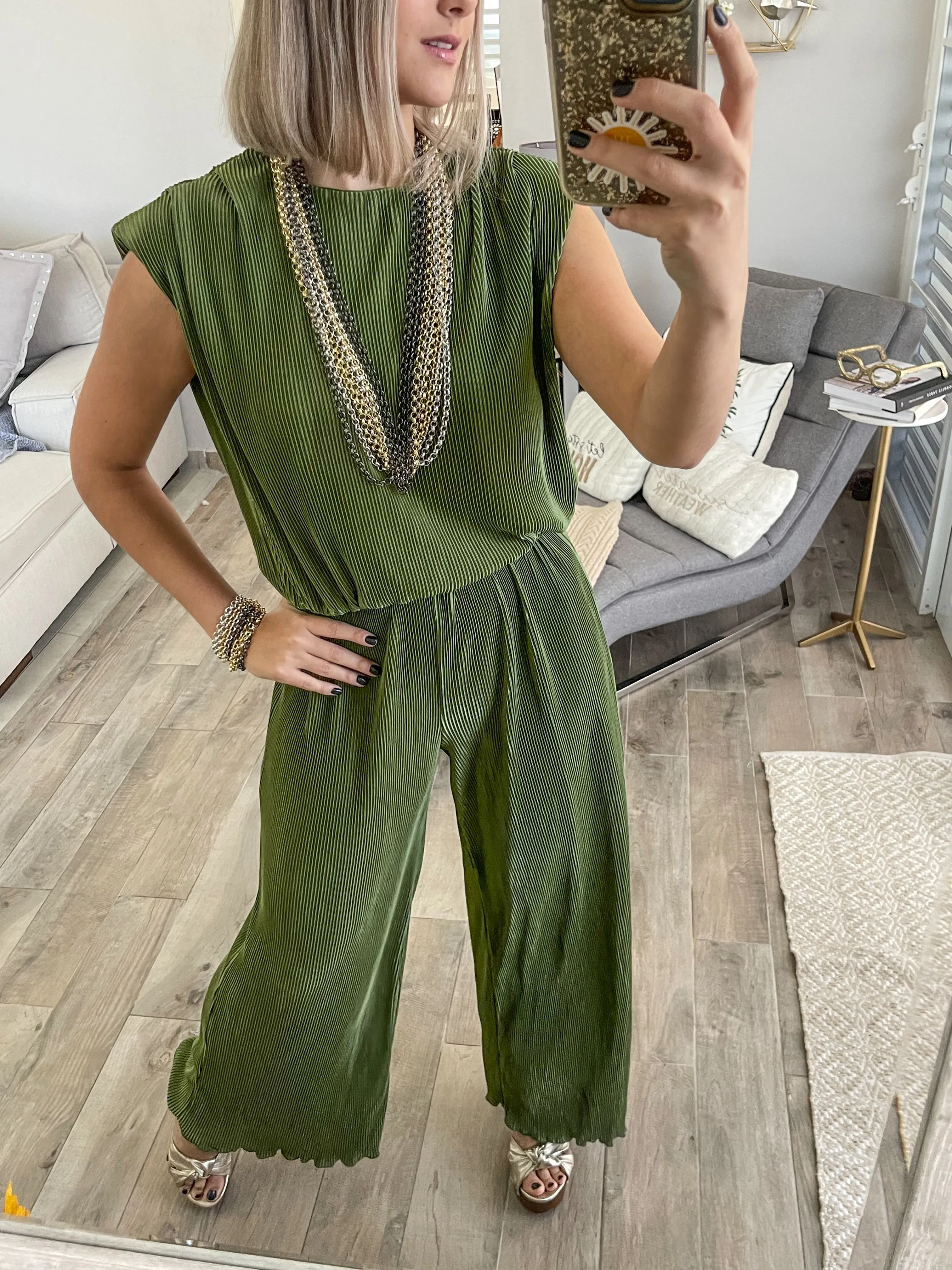OLIVE PLEATED PANTS