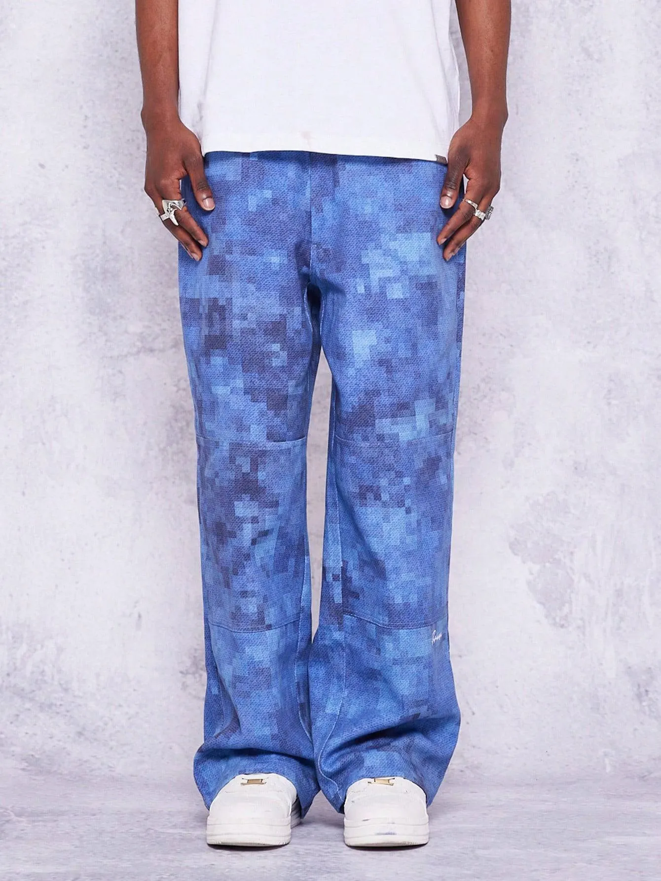 SUMWON Loose Fit Baggy Jeans With All Over Print
